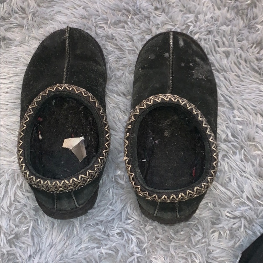 ugg’s black slippers